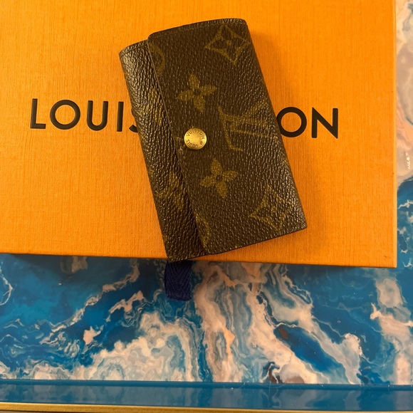 💎 Louis Vuitton monogram 6 key holder, authentic, pre-loved - Picture 1 of 12